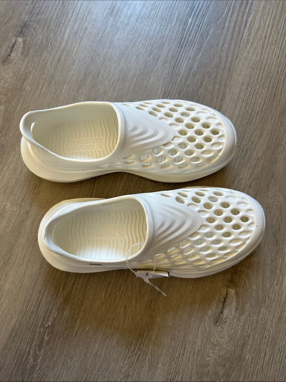 Rugged Shark breathable white