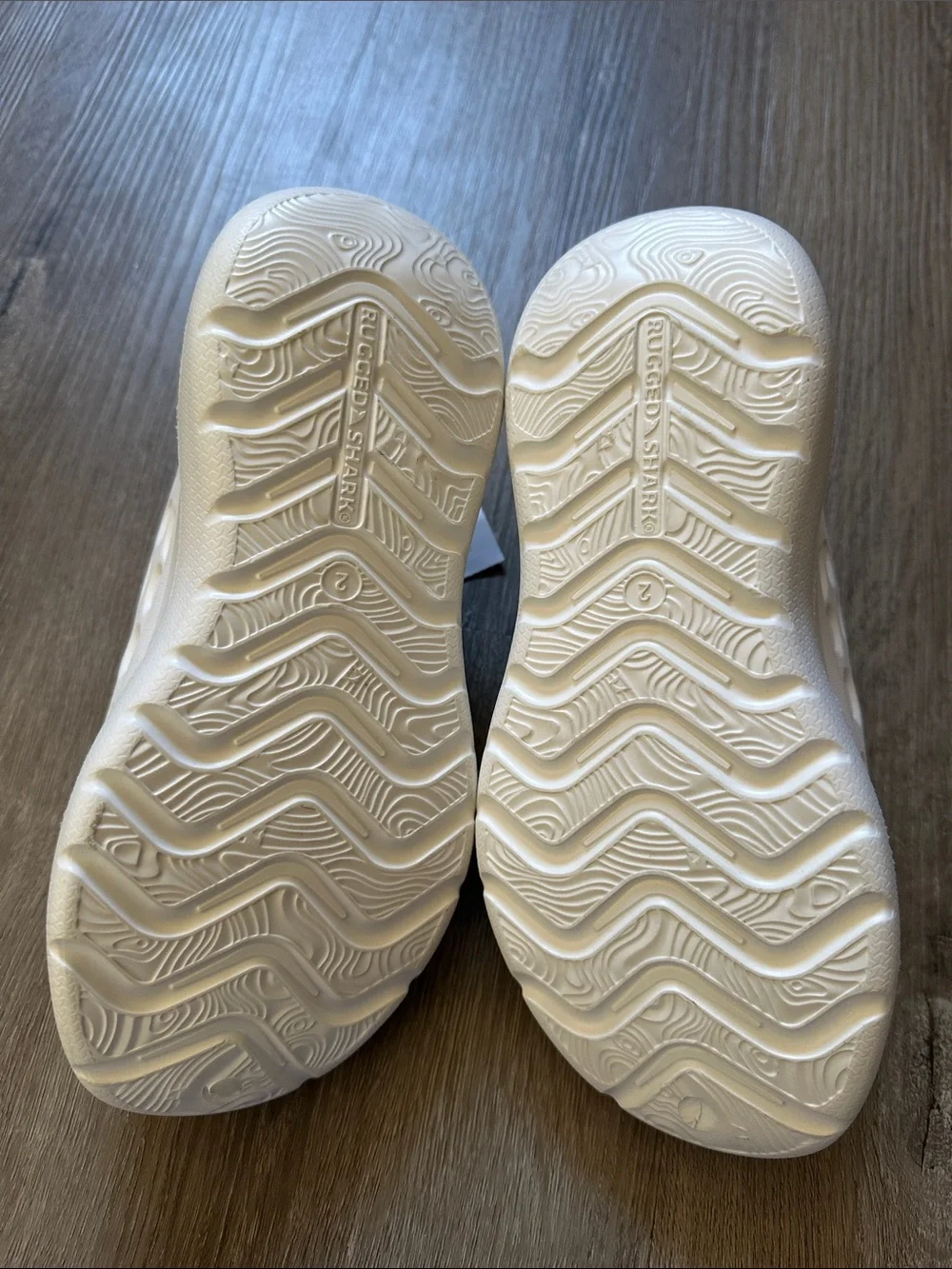 Rugged Shark breathable white