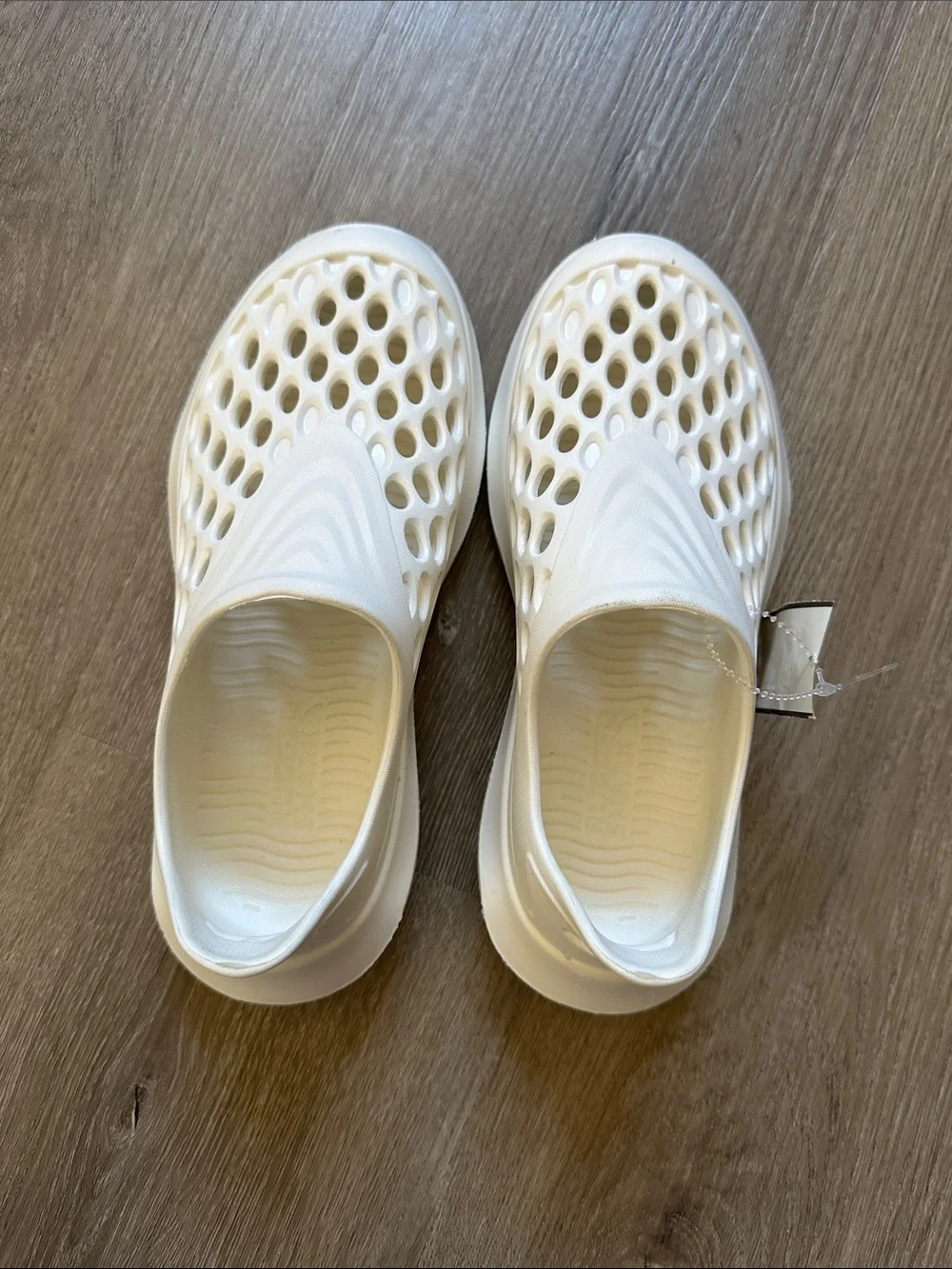 Rugged Shark breathable white