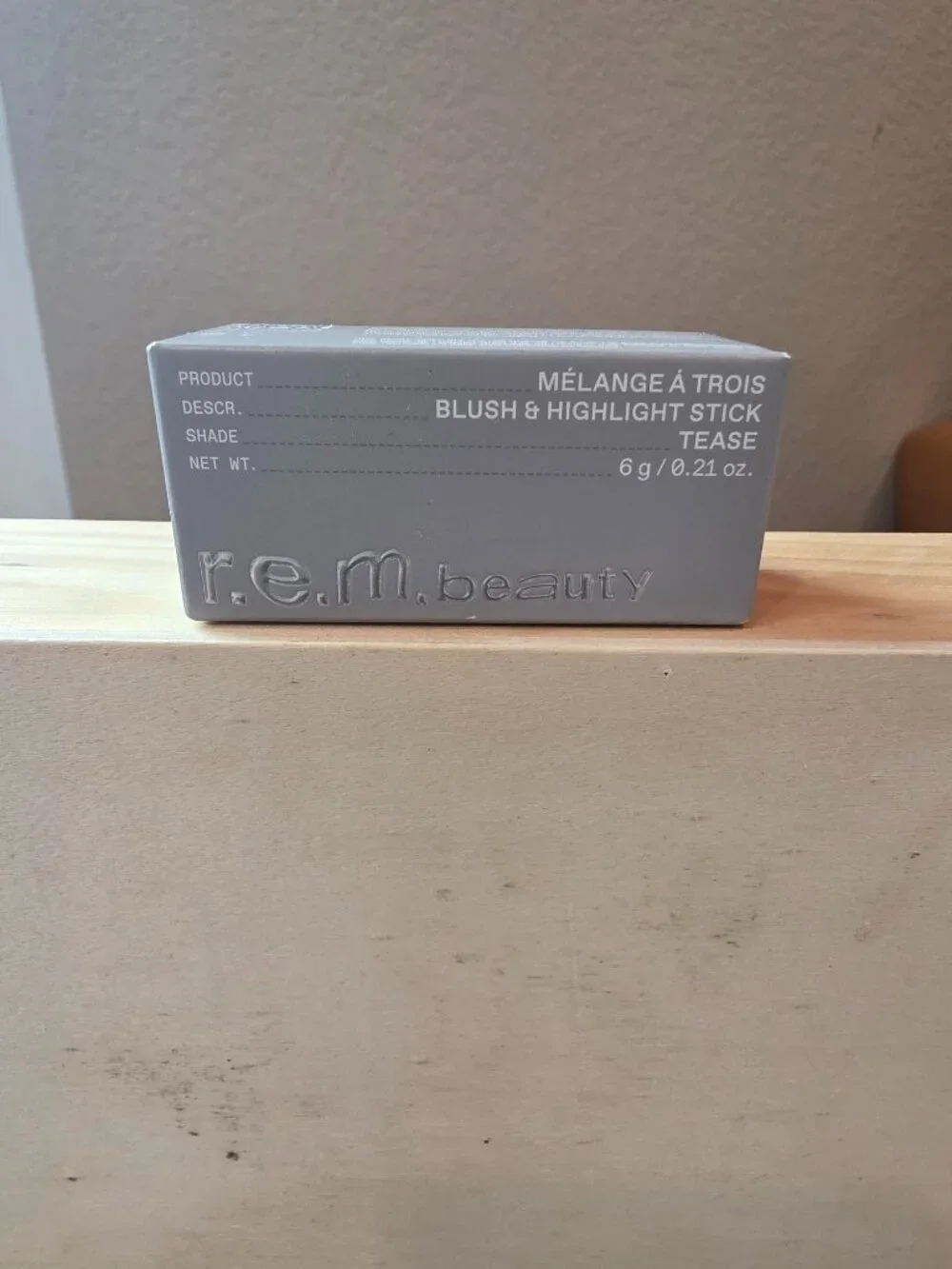 R.E.M. Beauty highlight natural girl