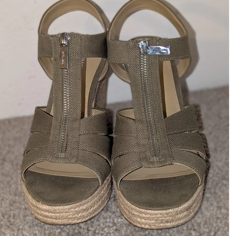 Michael Kors Berkley Wedge Sandals Oregano Green Espadrille T-Strap 10M NIB $118