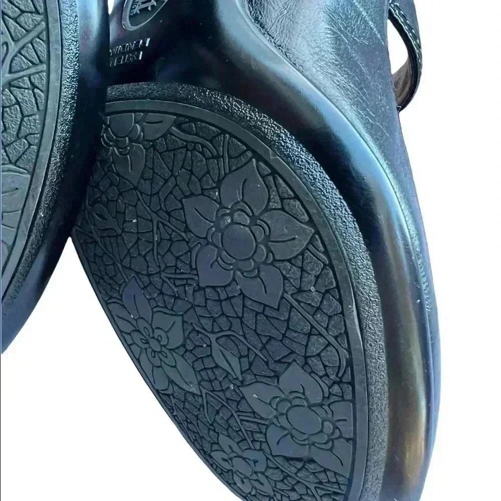 Sofft black leather