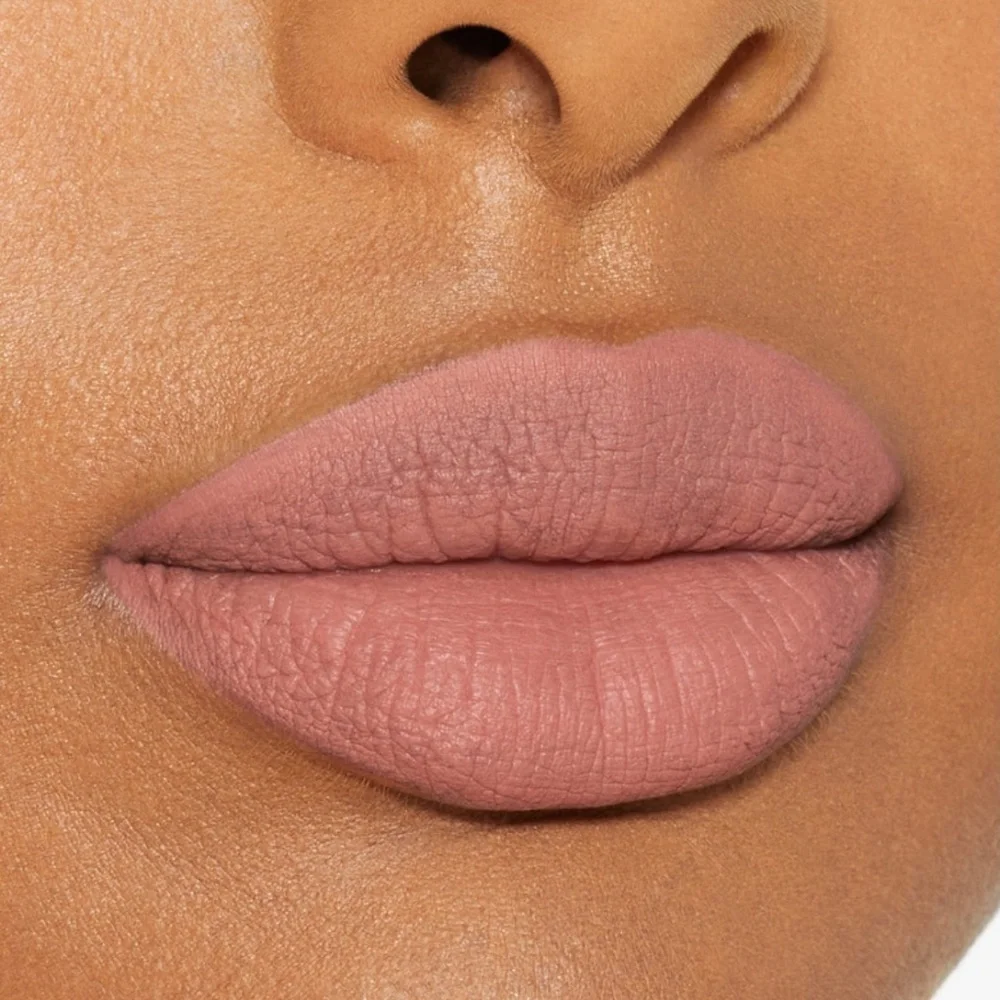 Kylie Cosmetics glides wear