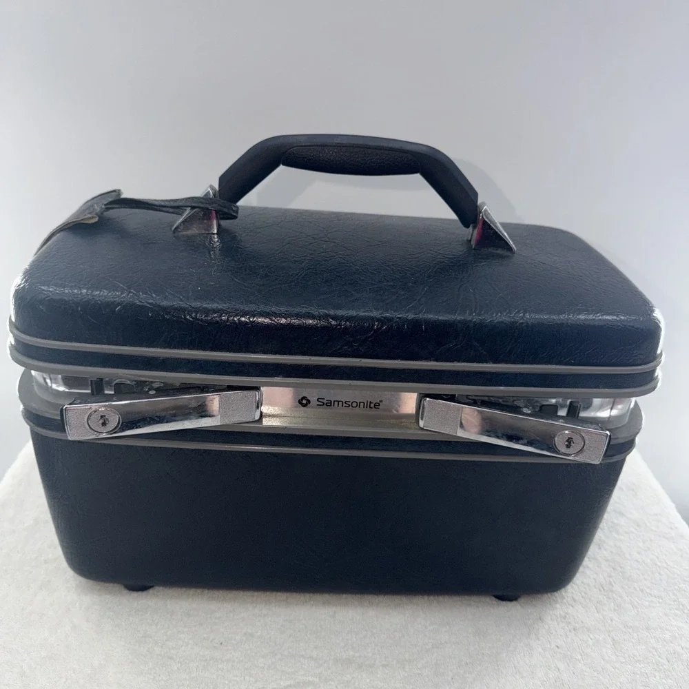N/A samsonite vanity