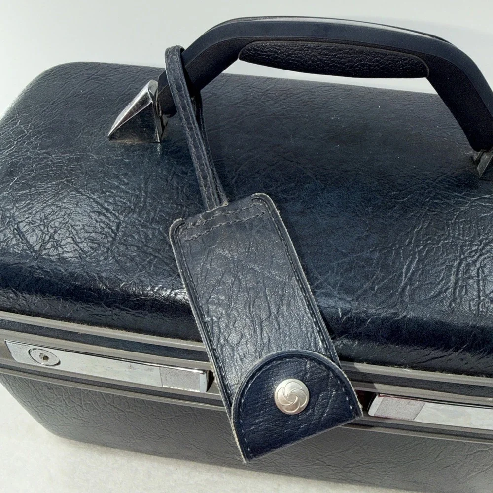 N/A samsonite vanity