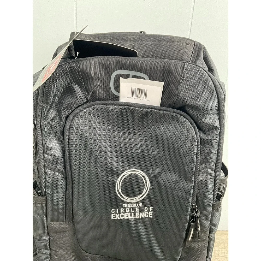 OGIO side clean compartments
