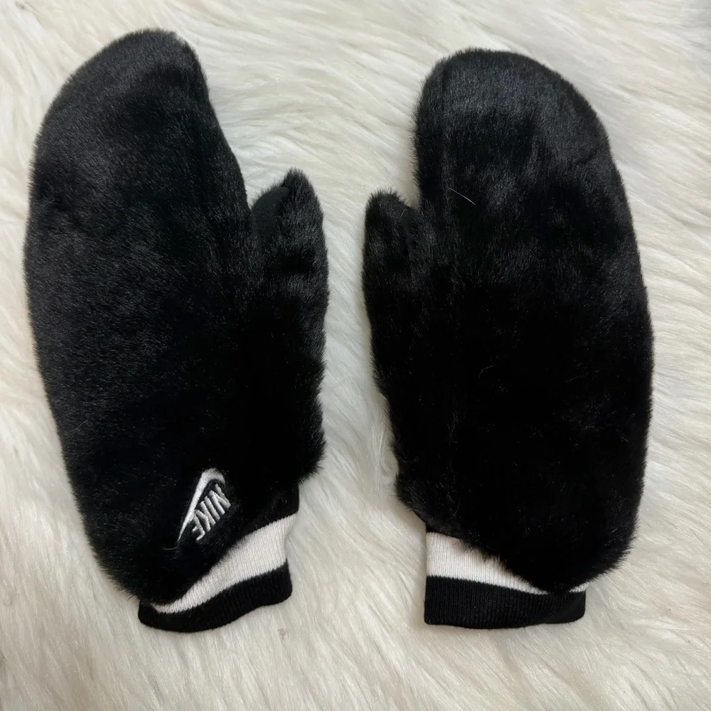 Nike Women’s Warm Faux Fur Mittens Black White Winter Soft Gloves Size XS/S
