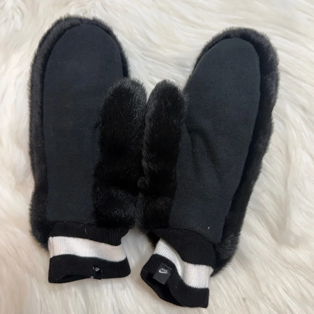 Nike soft black