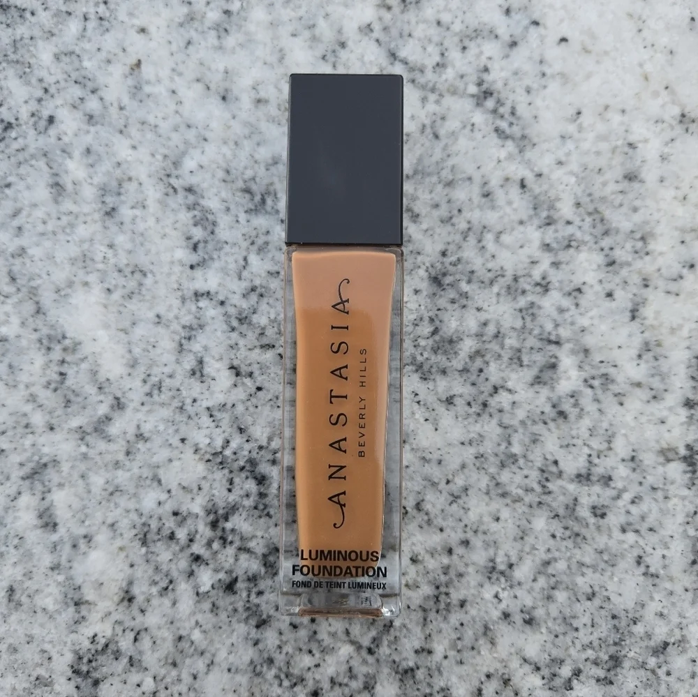 Anastasia Beverly Hills shade 470c