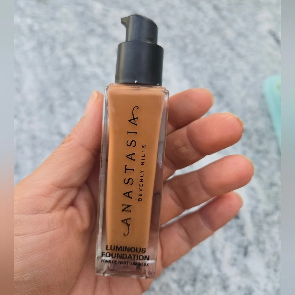 Anastasia Beverly Hills shade 470c
