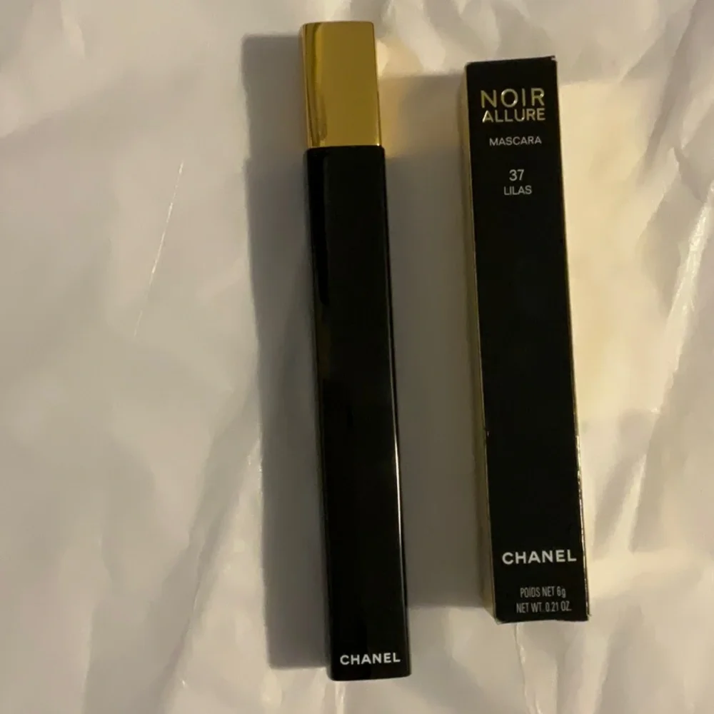 CHANEL noir allure