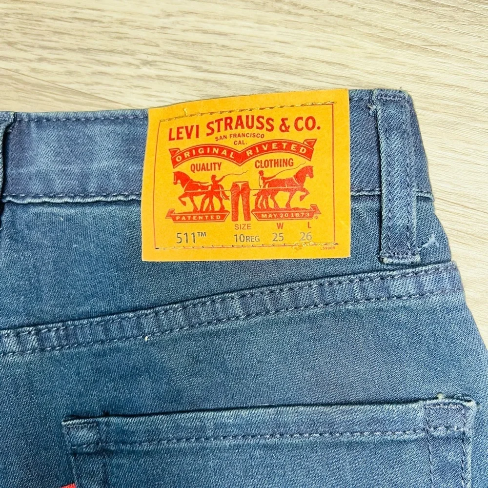 Levis timeless straight