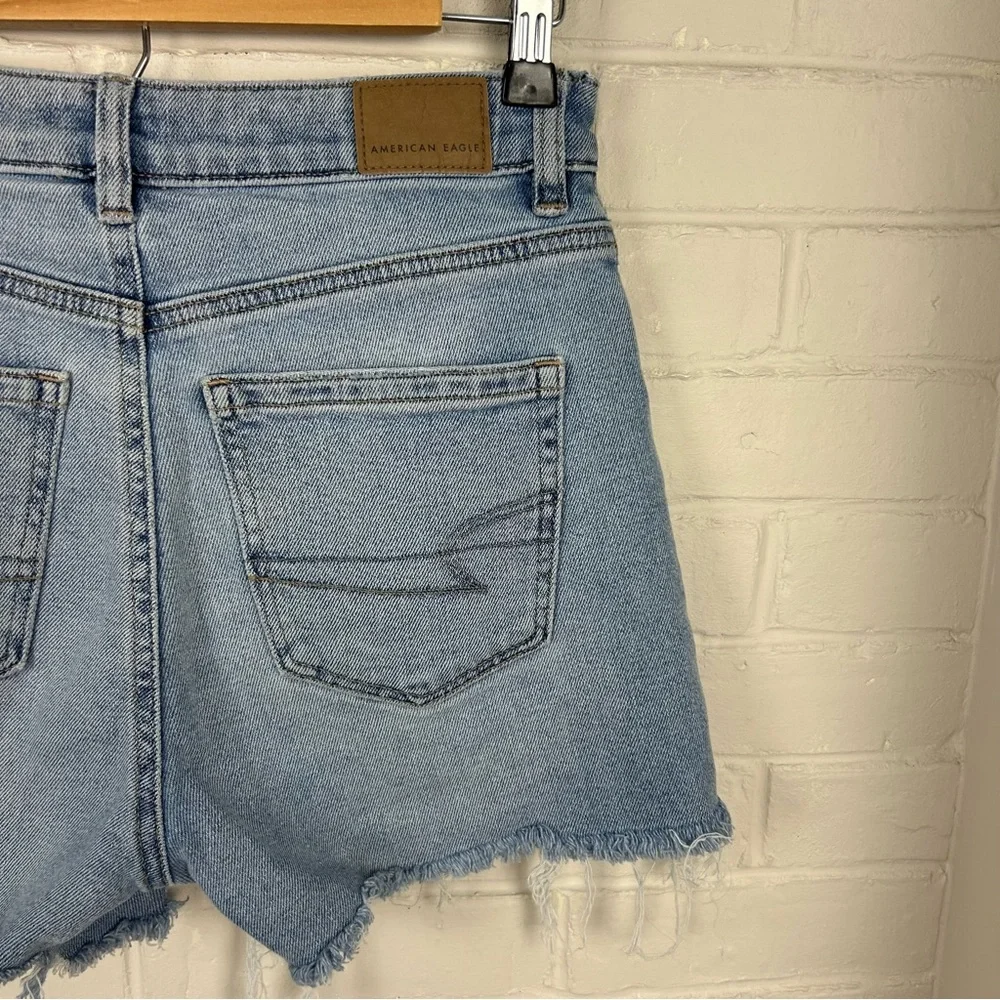 American Eagle Outfitters good pre
