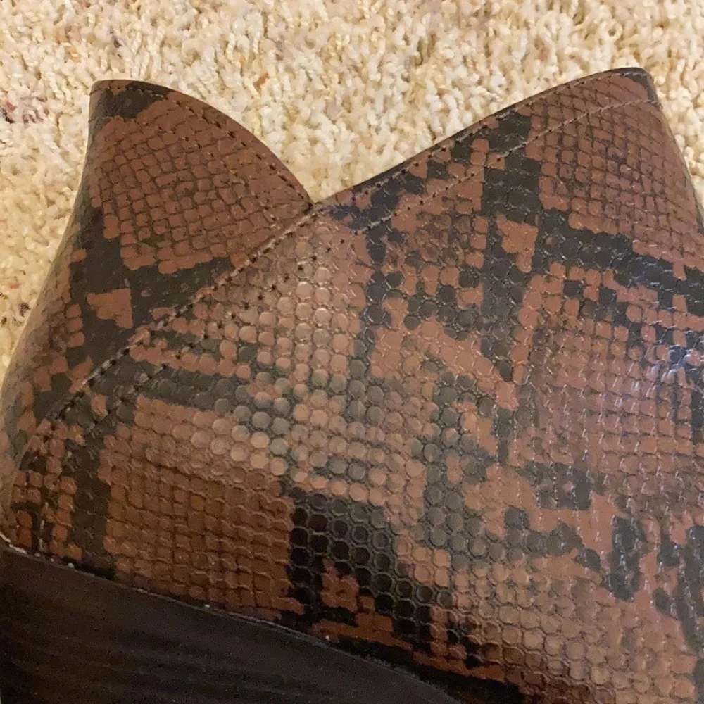 SO snakeskin printed
