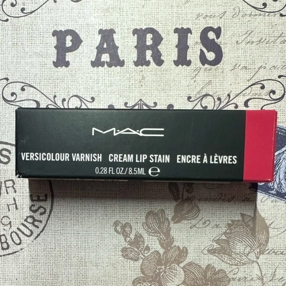 MAC Cosmetics captivate lip