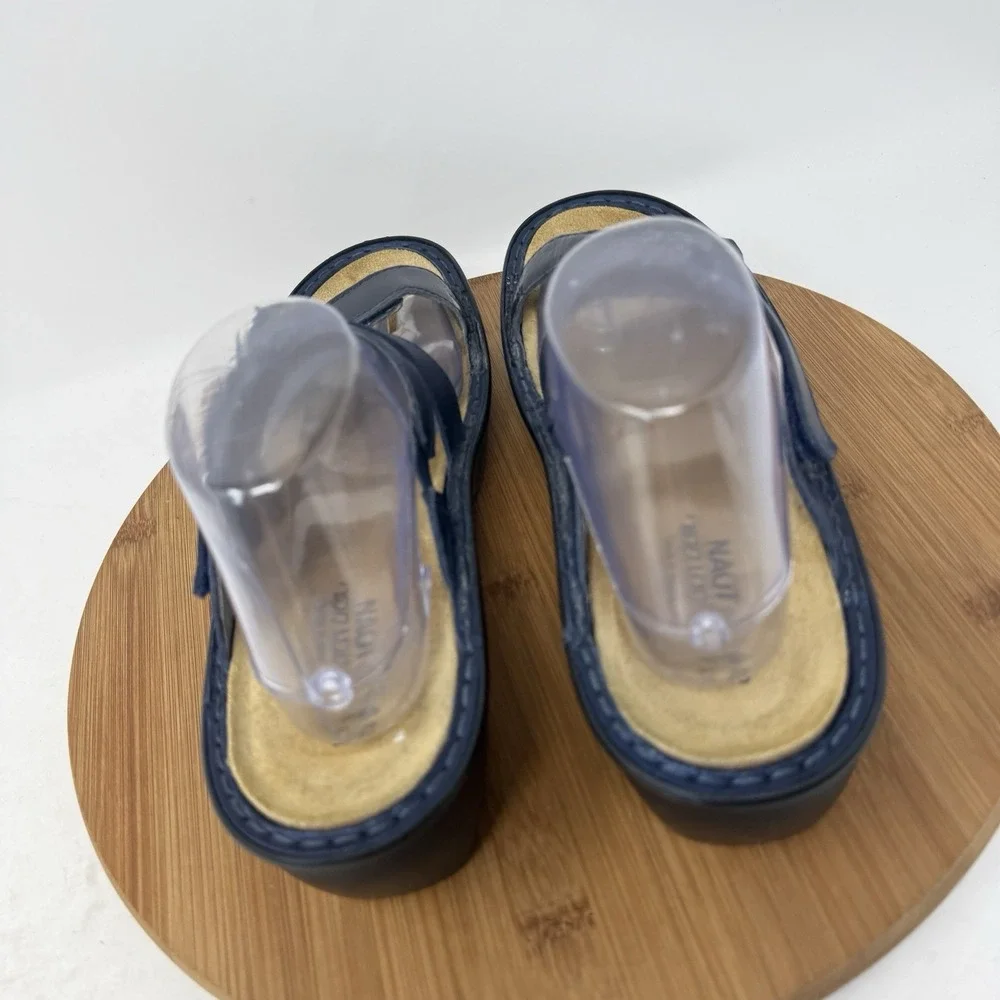 Naot quito navy