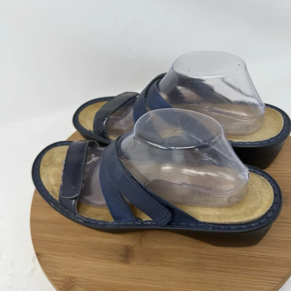 Naot quito navy