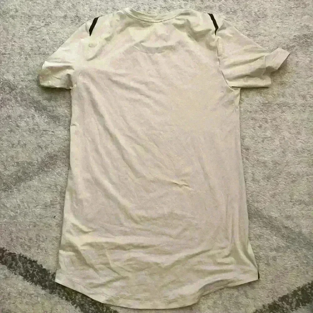 Nike cream color
