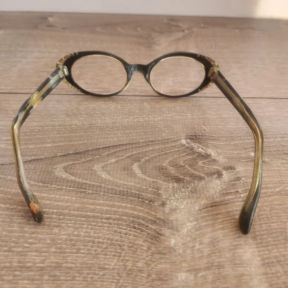 L.Evrard frames only