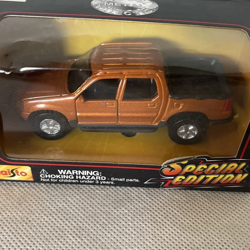maisto ford explorer