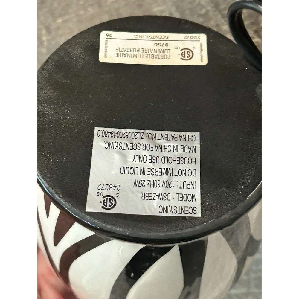 SCENTSY Warmer Zebra Full Size Wax Warmer Black &‎ White Safari