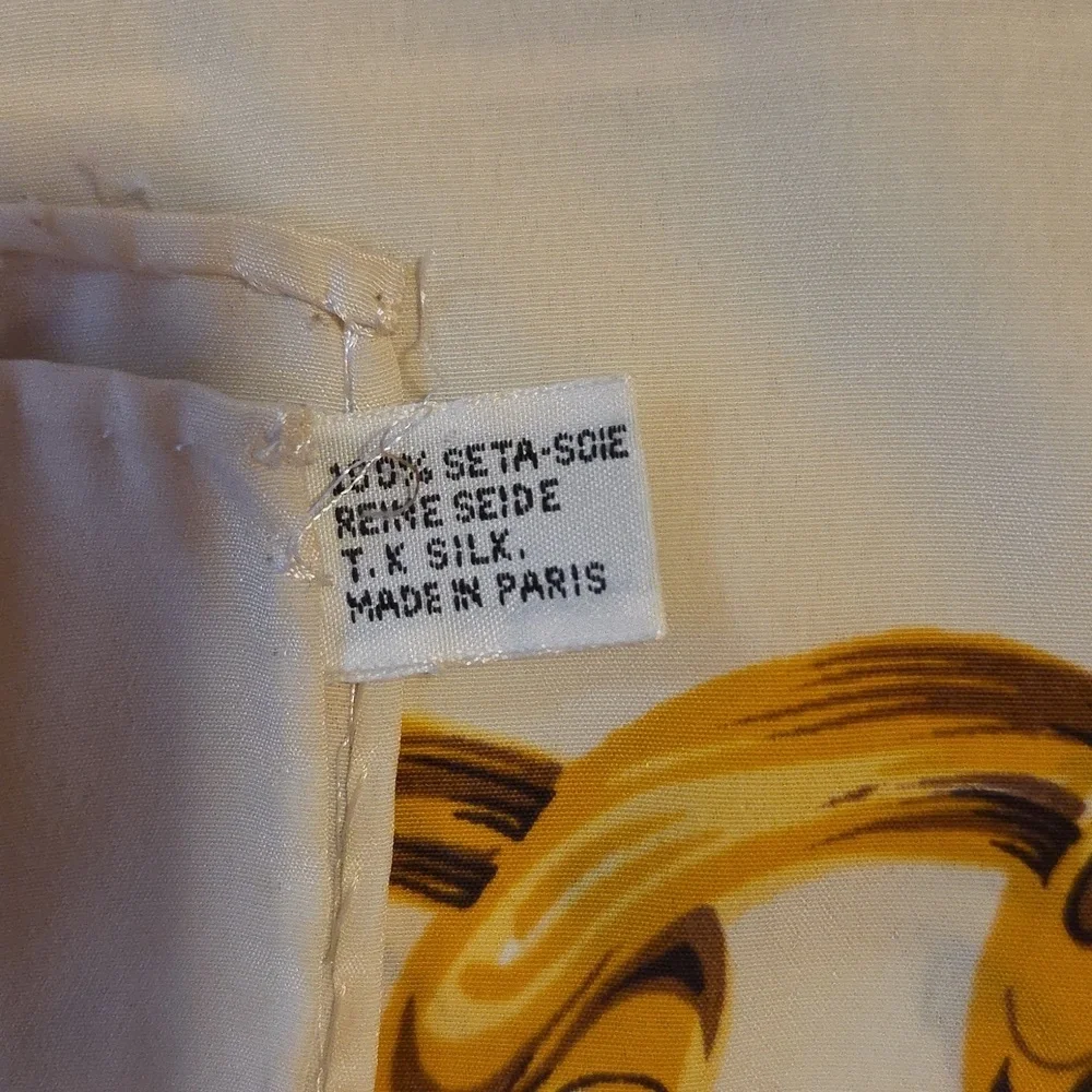 CHANEL gold drycleaners design