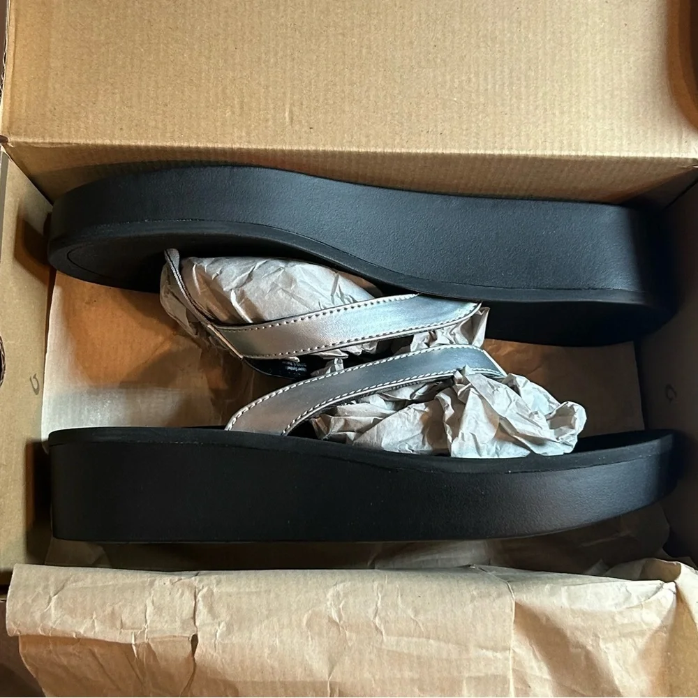 OluKai sleek sandals