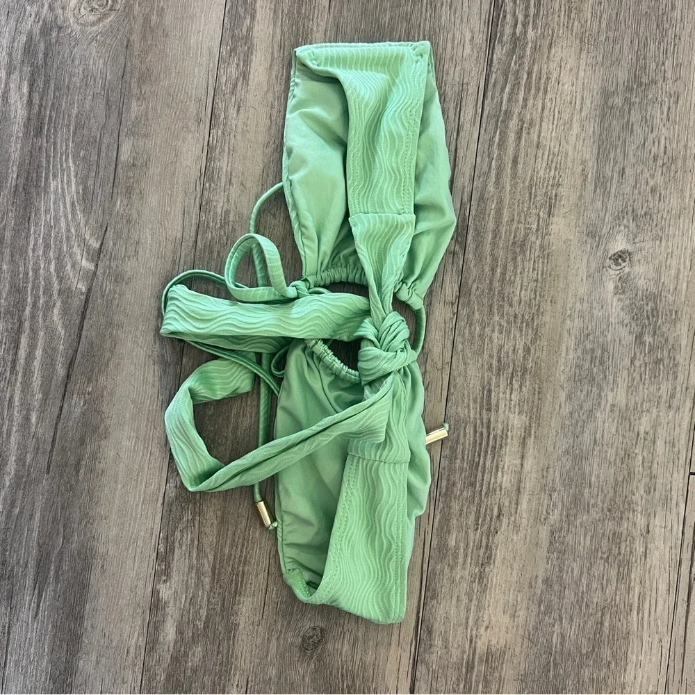 Monday Swimwear excellent gently
