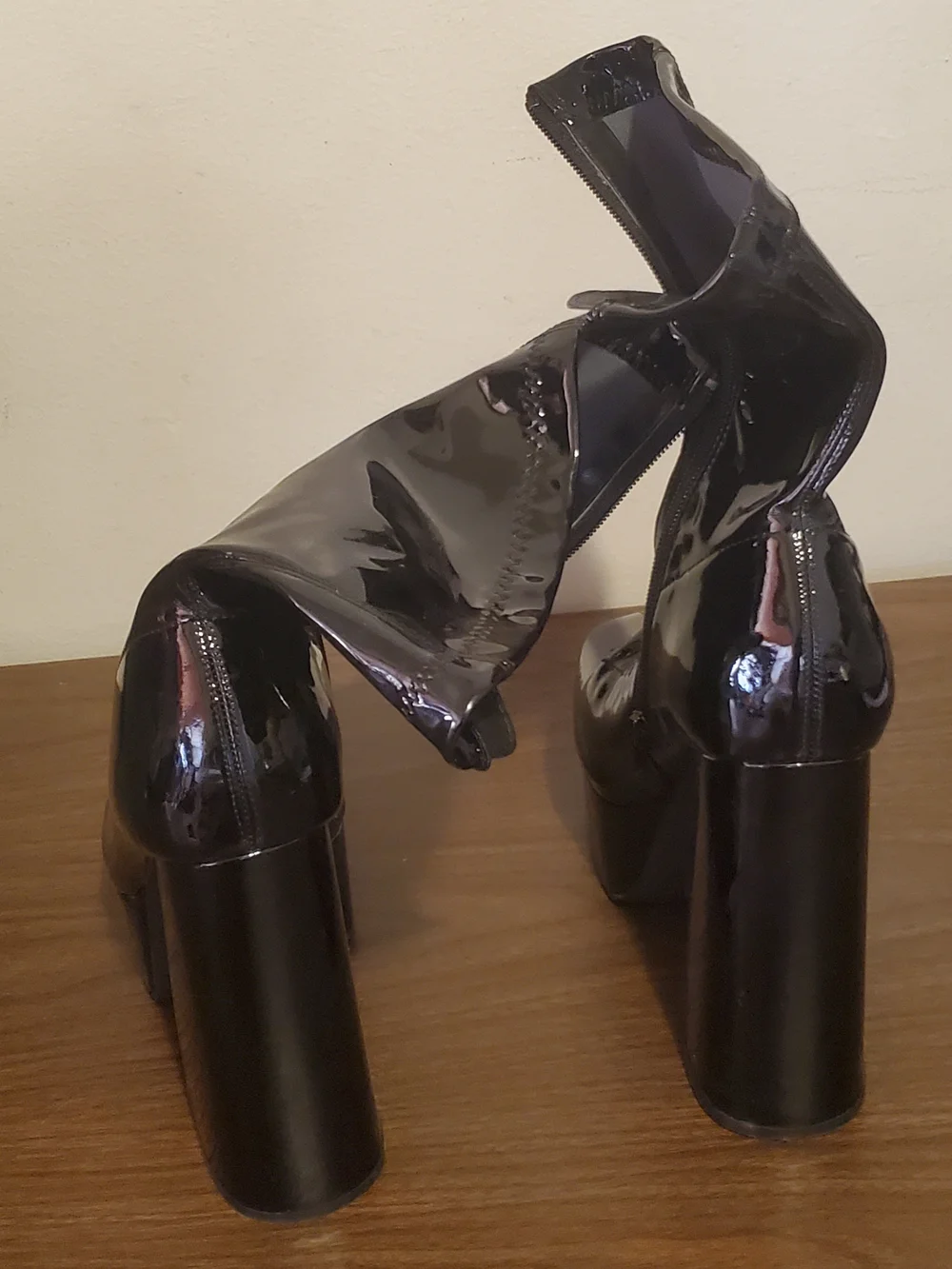 Liliana shiny patent