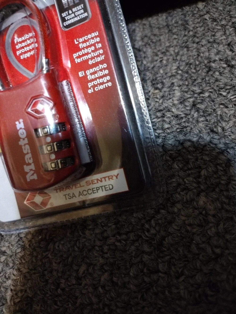 Master Lock red tsa