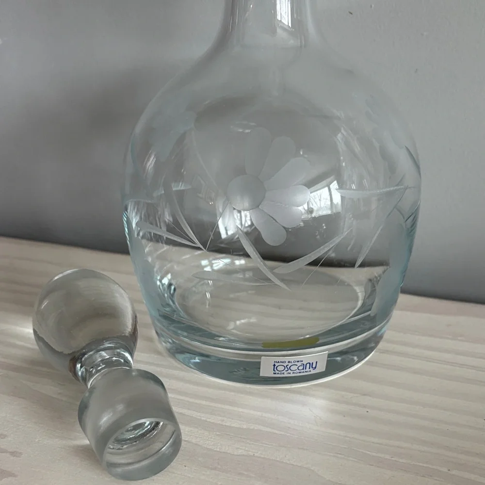 Toscany‎ Etched Floral Wine Decanter w/ Glass Stopper Made in Romania