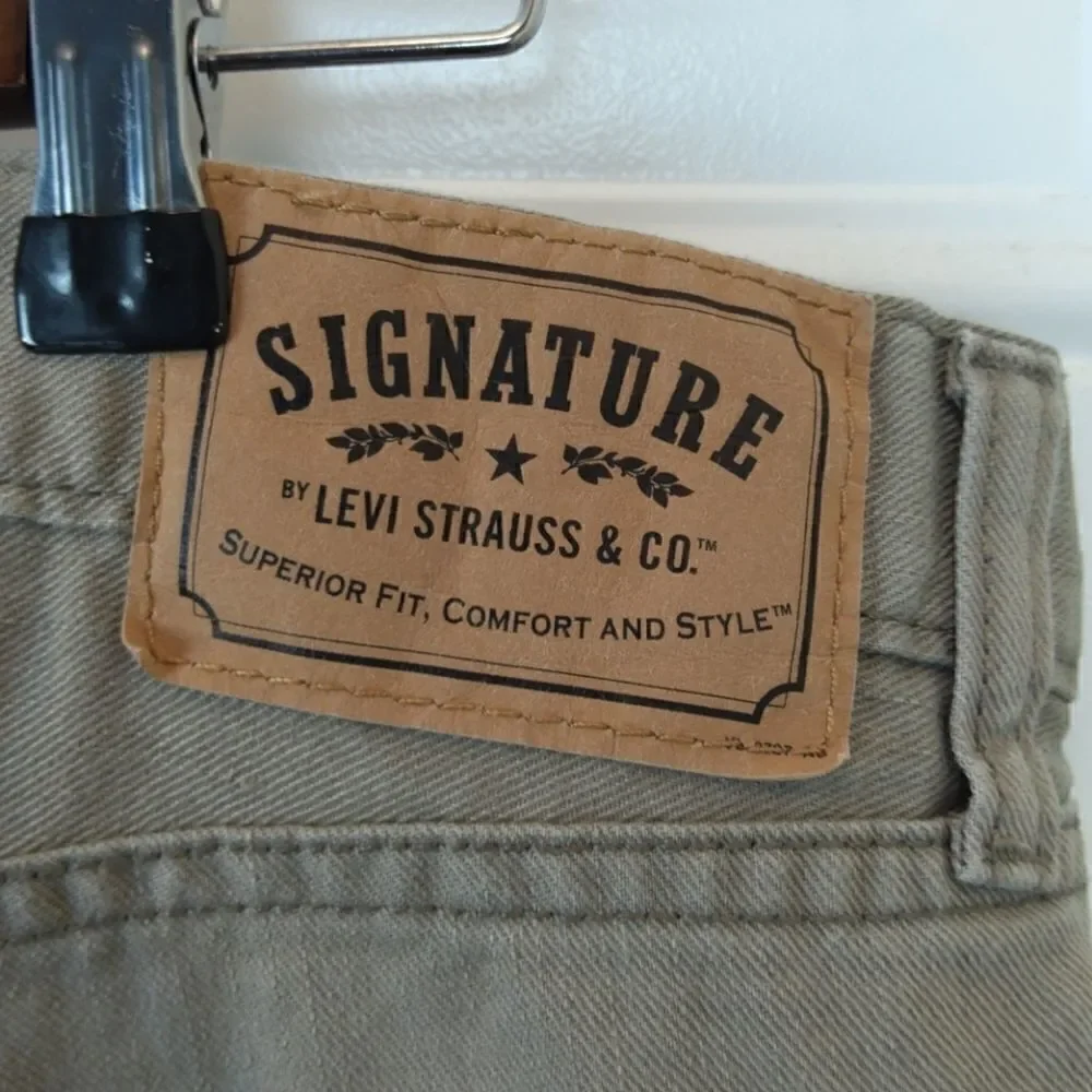 Levis levi signature