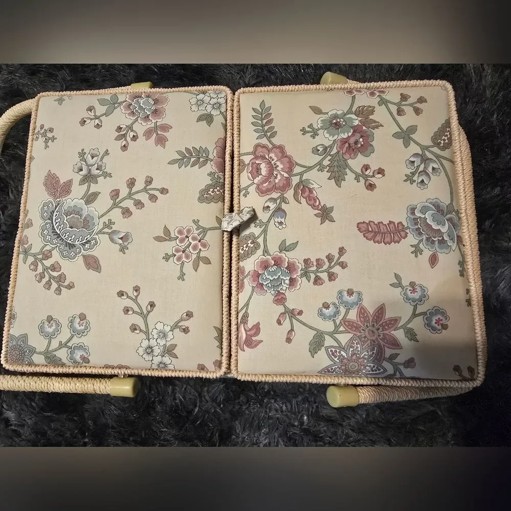 N/A charming floral