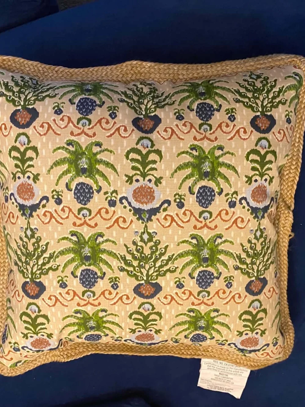 Threshold decorative throw