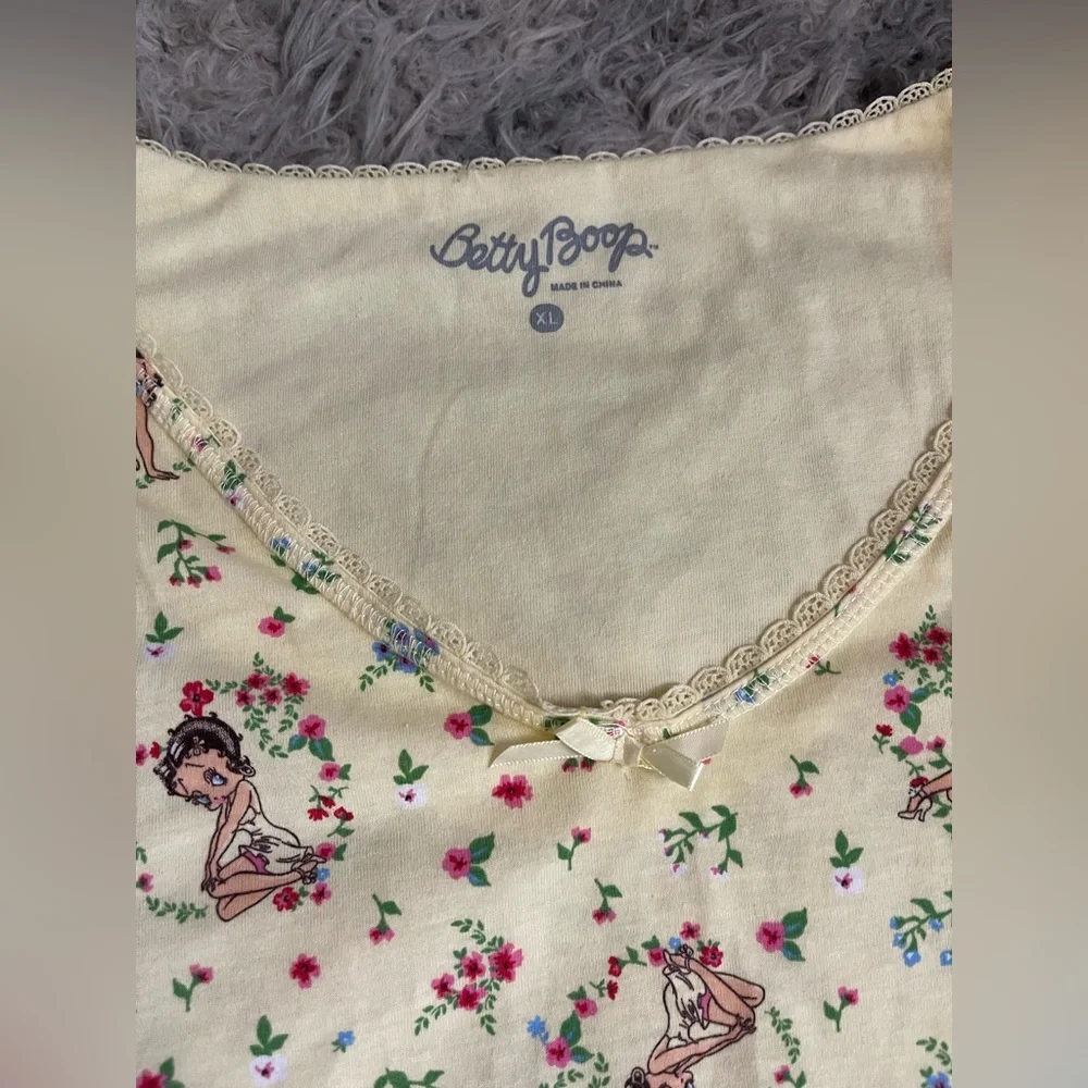 Betty Boop size large