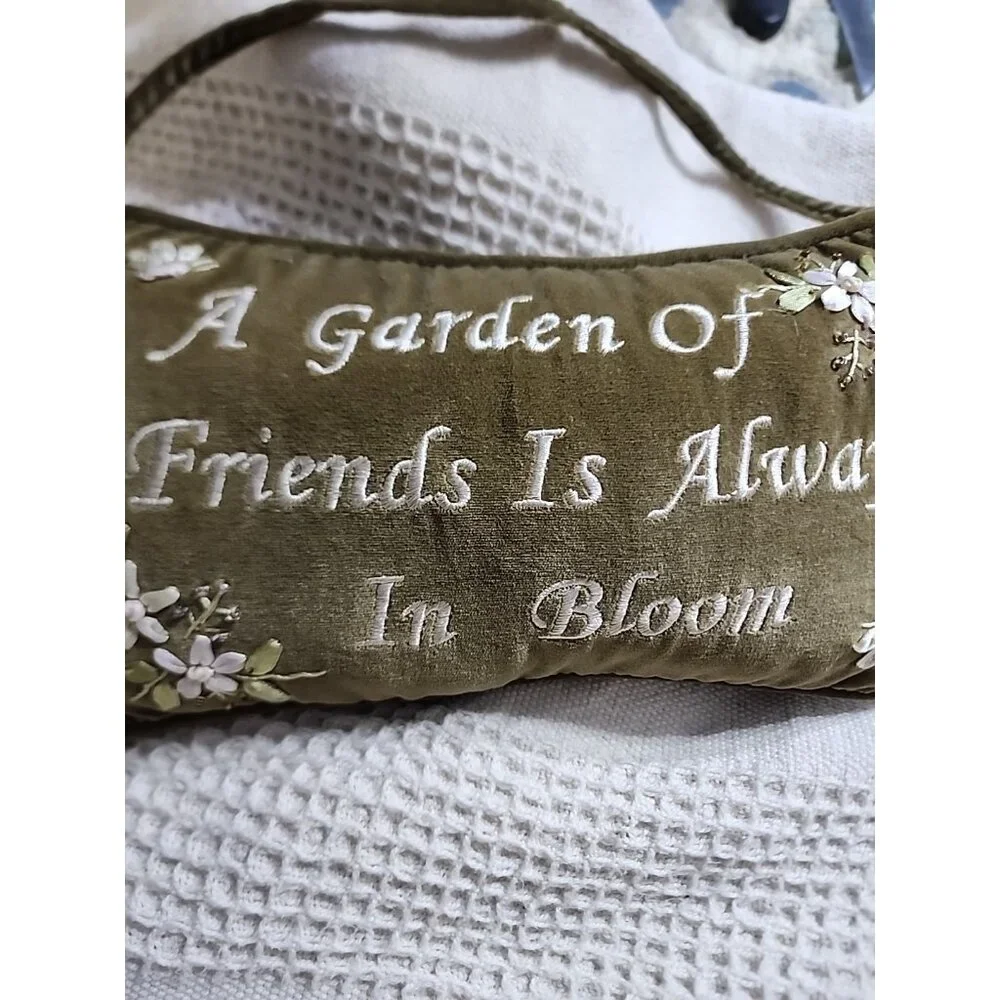 unbranded garden friends