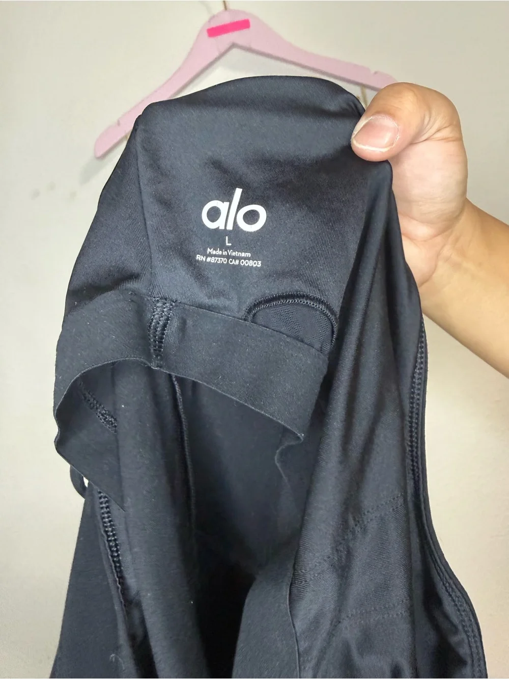 ALO Yoga mini silhouette