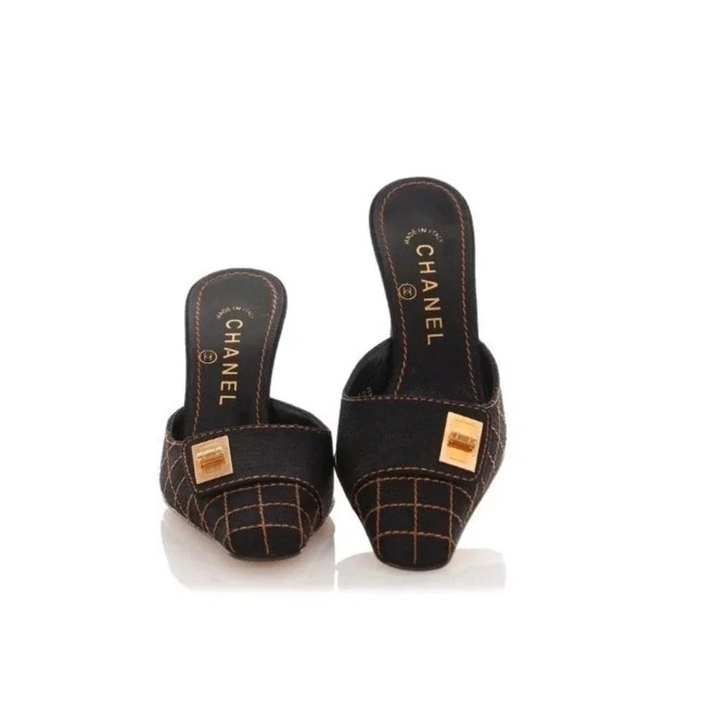 CHANEL product pair