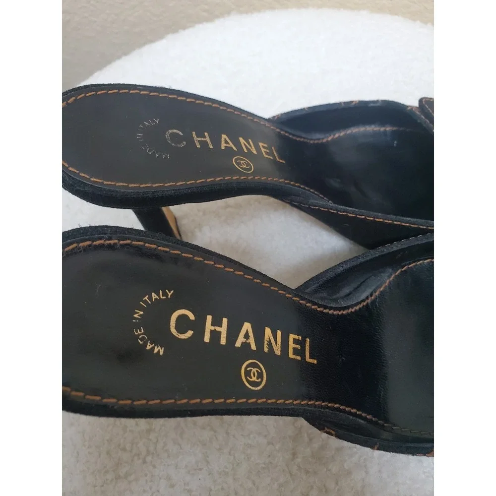 CHANEL product pair
