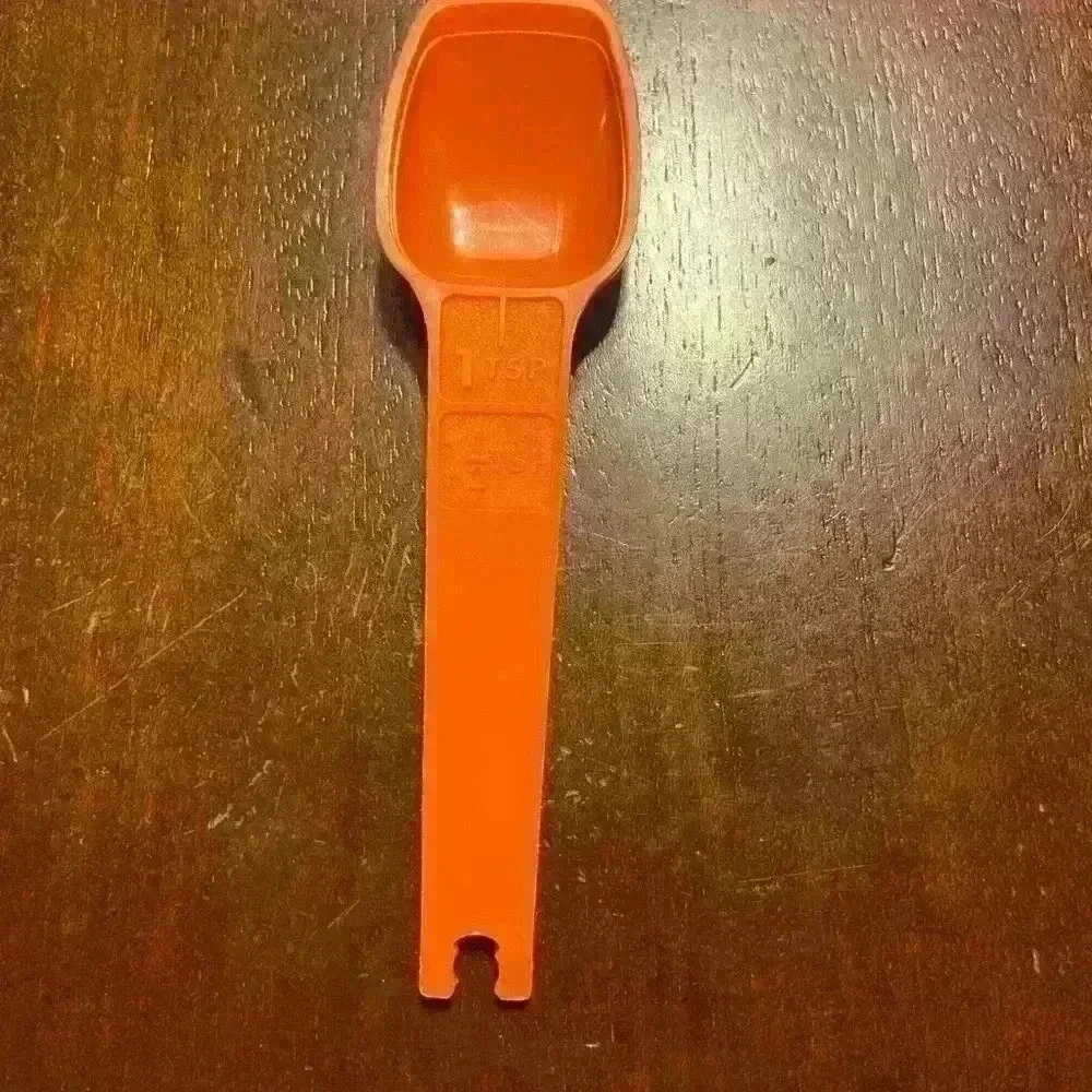 Tupperware vintage orange