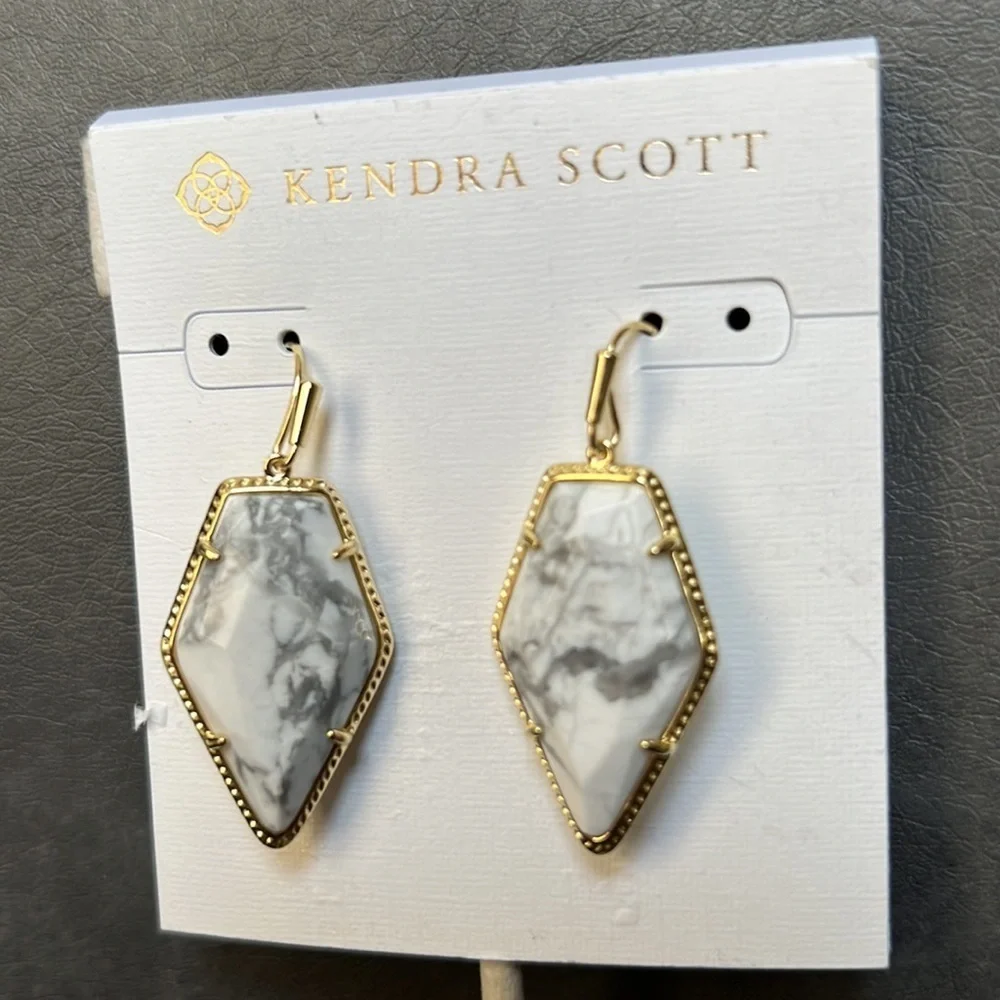 Kendra Scott versatile enough