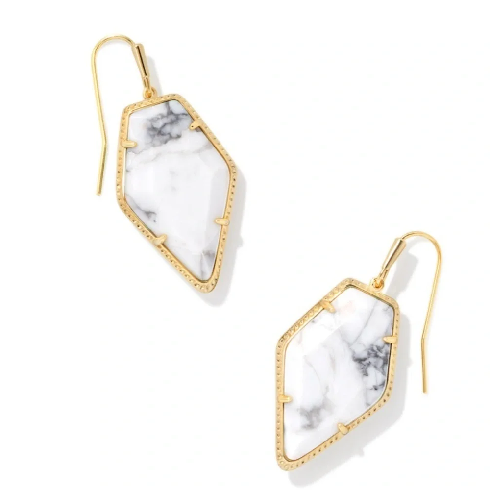 Kendra Scott versatile enough