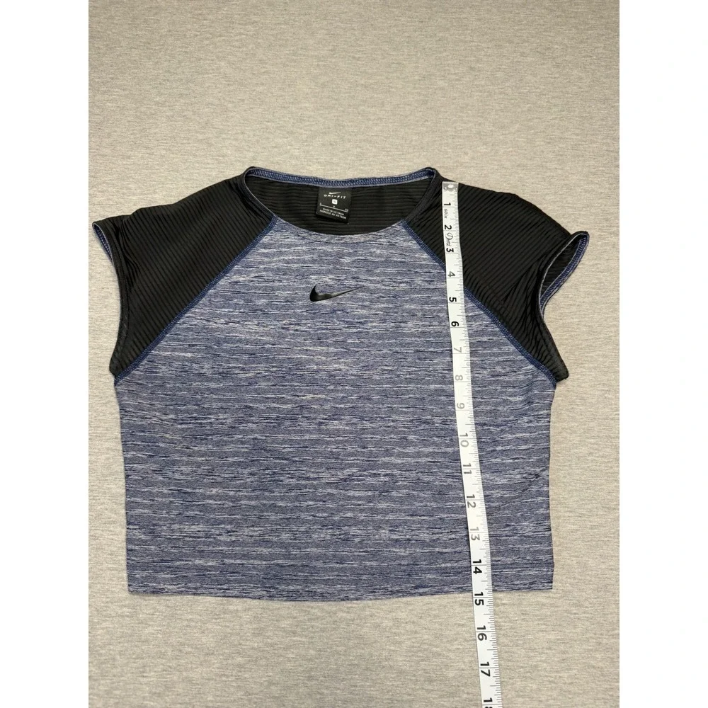 Nike swoosh pit centered