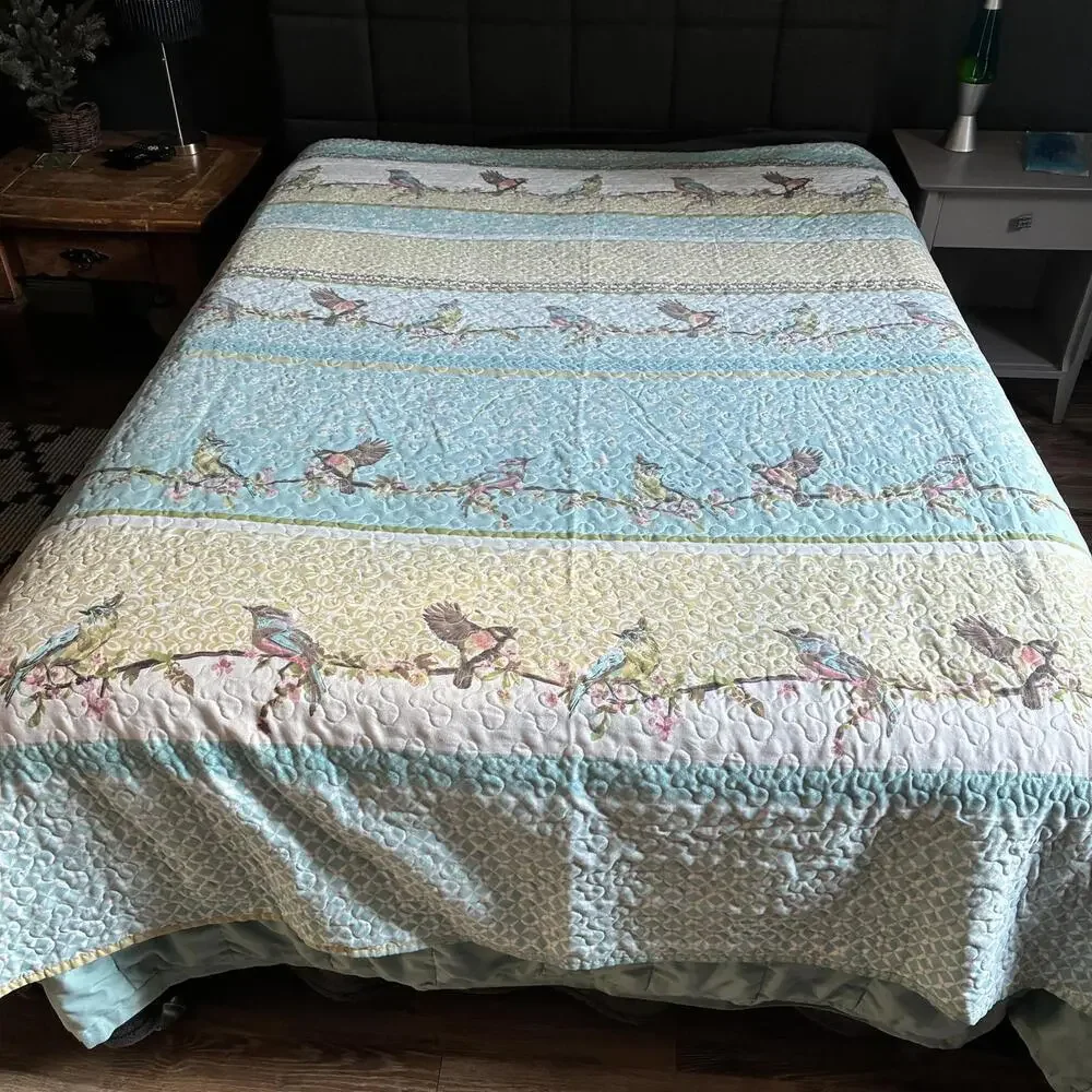 N/A quilted bedspread