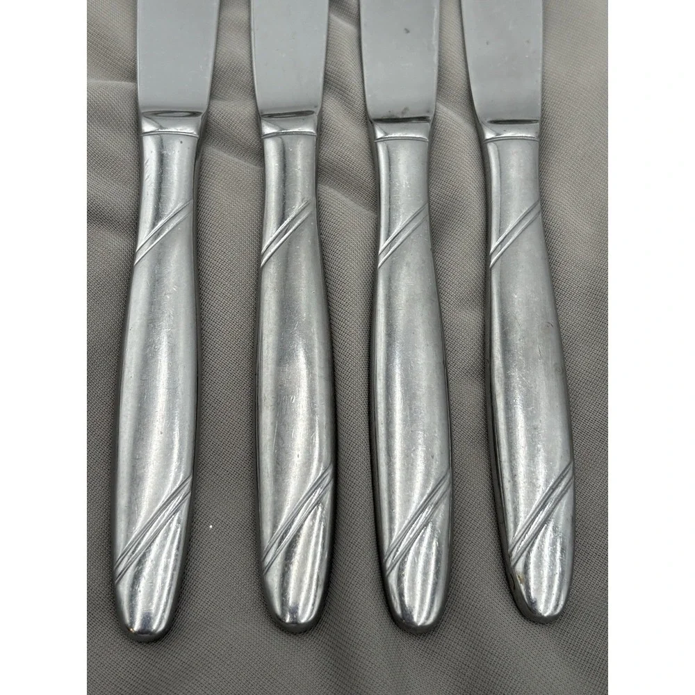 Set of 4 FOUR Oneida RISOTTO‎ Dinner Knives 9 1/4
