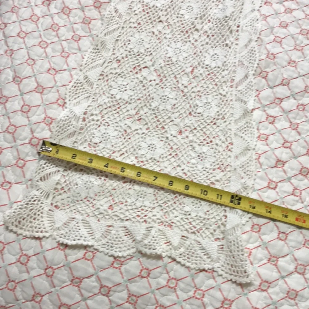 Crochet table runner