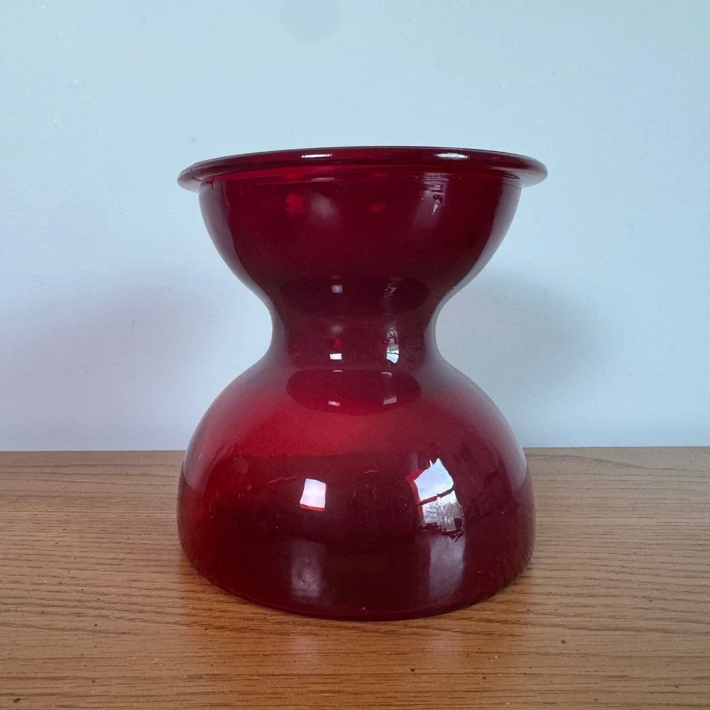 American Vintage wear typical glass
