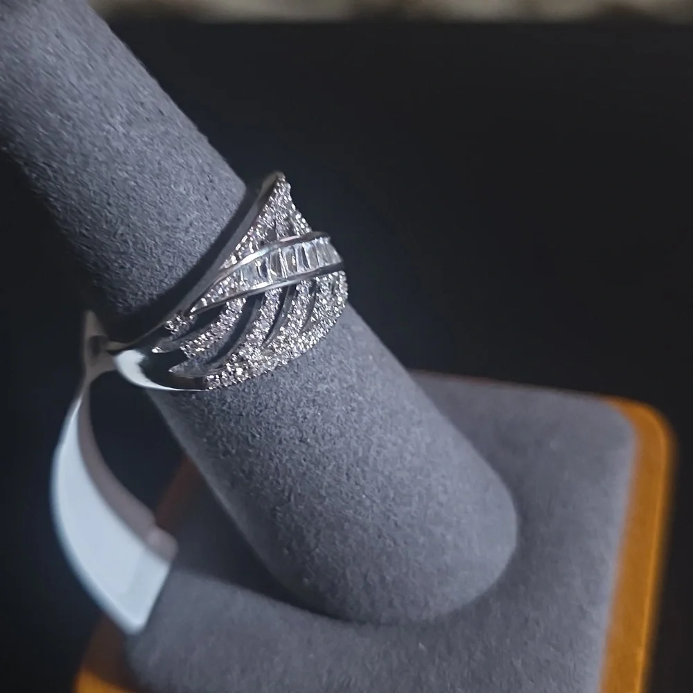 Allure this elegant