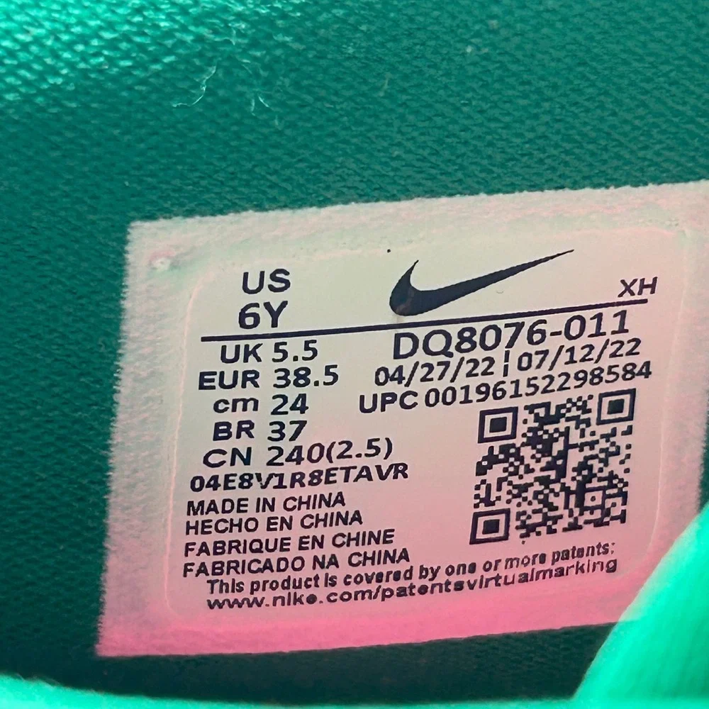 NEW‎ Nike Kyrie 8 GO Basketball Shoes Kids Youth 6Y Light Bone Yellow Strike