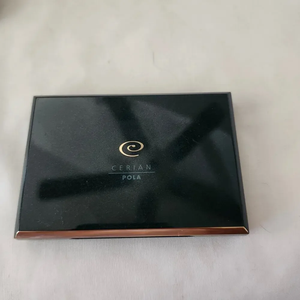 Pola pressed powder